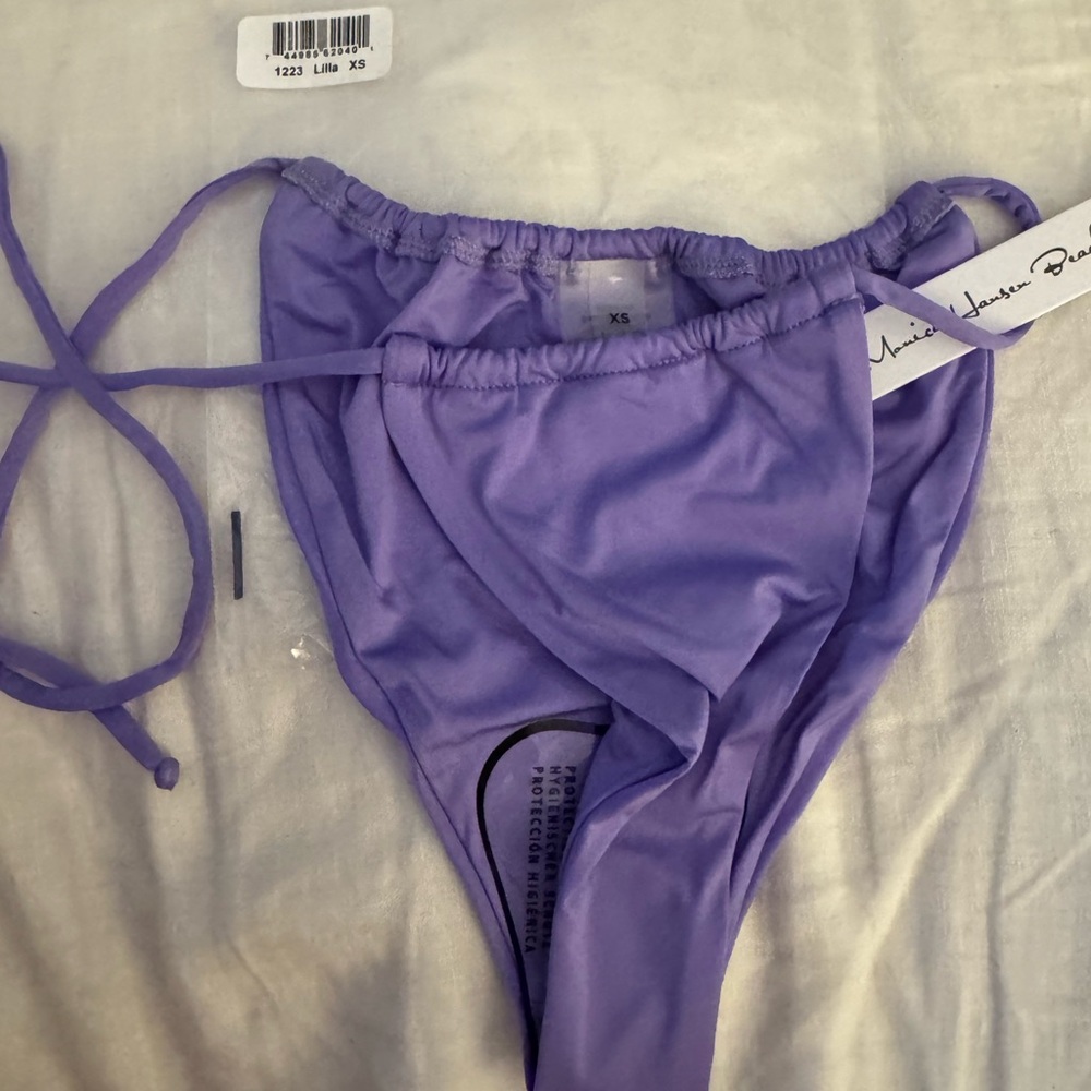 MONICA HANSEN Beachwear Bond Girl Side Tie String Bikini Bottom (Lilla)